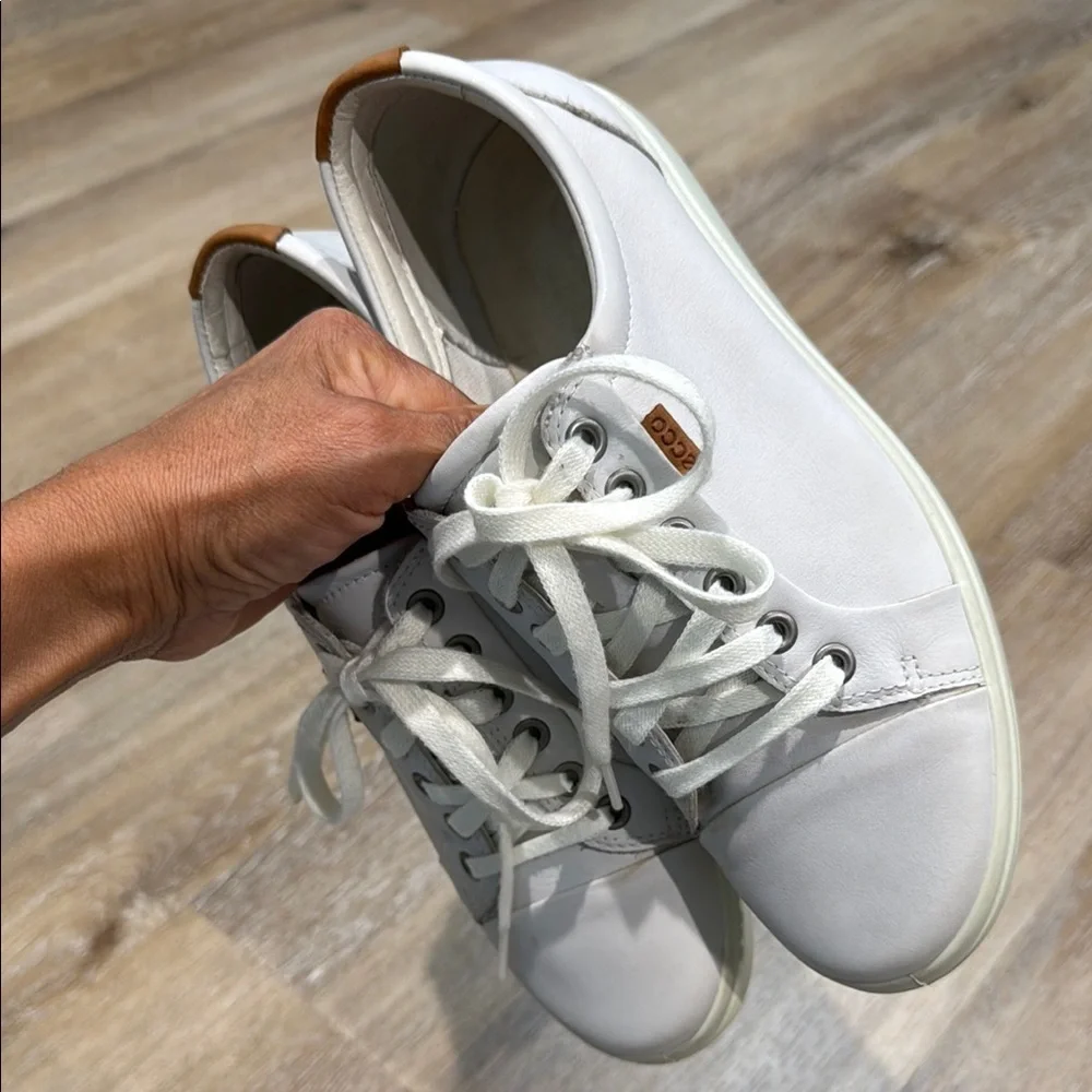 Ecco Soft 7 Size 38 White Sneakers Classic Low-Top Design